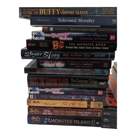 Buffy The Vampire Slayer Book Lot Of 29 Tales Script Guides Monster Gatekeeper - Picture 2 of 3